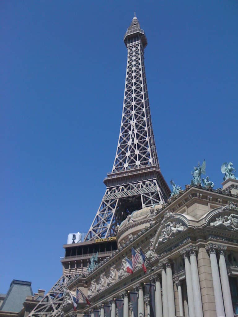 Las Vegas - Cheap Places to Travel in the Us #budgettravel #cheaptravel