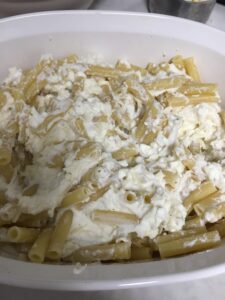 Super Easy Baked Ziti - Treat your family to this yummy baked ziti recipe. This easy recipe will have your family saying yum and keep them full all night! Plus there are usually leftovers! Enjoy #easyrecipes #itailianrecipes #vegetarian recipes #frugalrecipes